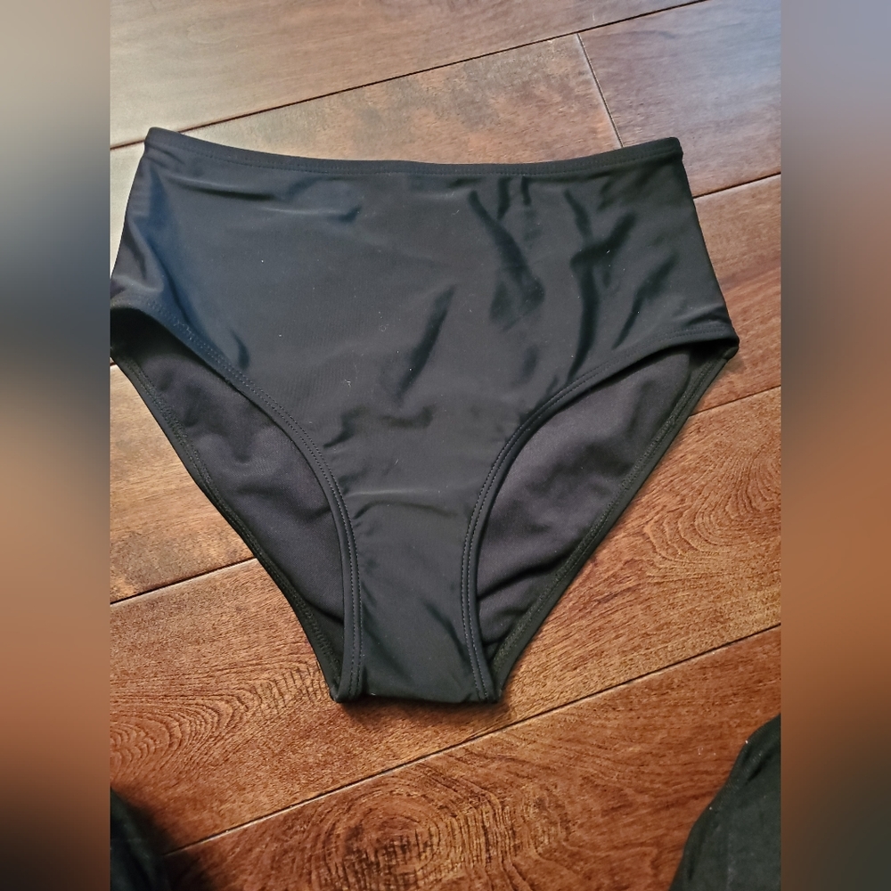 Black bikini bottoms high waist size extra small but fits regular small in my op